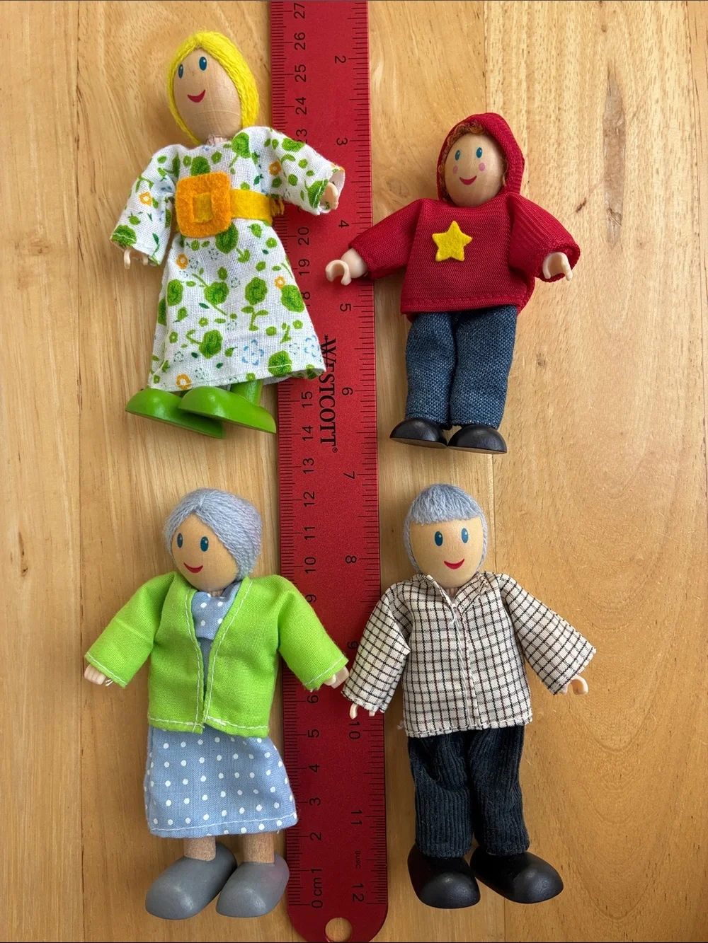 Hape happy wooden family  4 characters